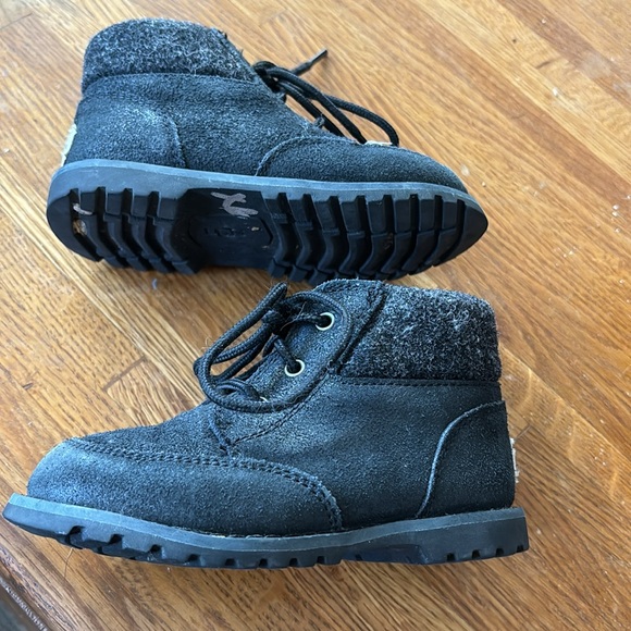 UGG Australia Girls Bootie with side Zipper size 7 - Picture 14 of 15